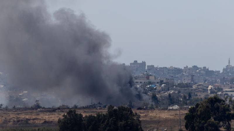 SOUTHERN ISRAEL, ISRAEL - JUNE 06: Smoke rises over the Gaza Strip as seen from the a position on the Israeli side of the border on June 06, 2024 in Southern Israel, Israel. In recent days, Israeli forces have pressed farther into central Rafah, despite international objections to a ground offensive in Gaza's southernmost city. A US spokesperson said he doesn't believe the activity constitutes a "major ground offensive" in Rafah by Israel, which the US said it would not support.(Photo by Amir Levy/Getty Images)